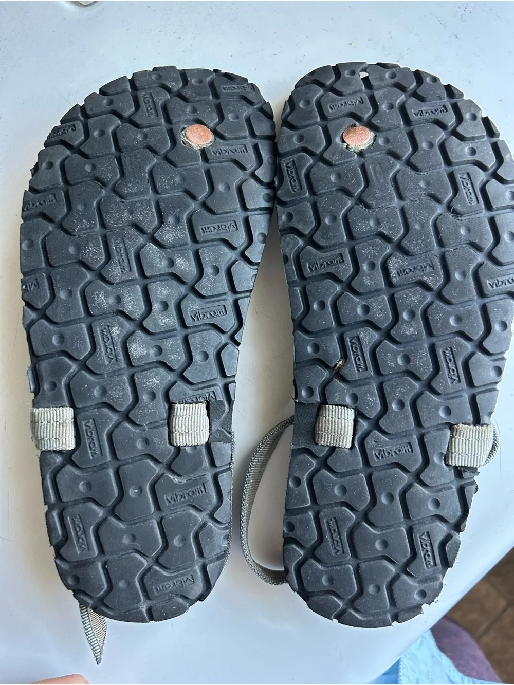 Earth Runners Alpha Sandals Women’s 7.5 in Charcoal Gray - Picture 3 of 6